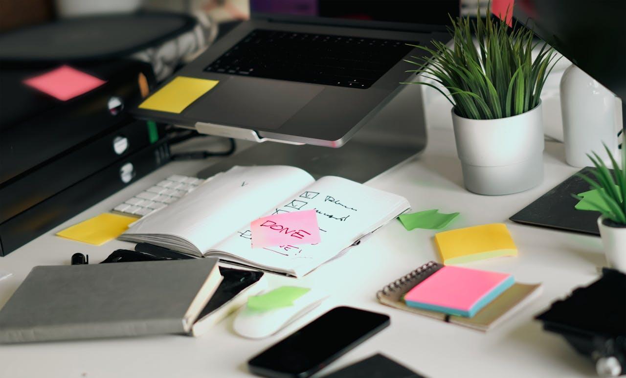 post-it sur espace de travail