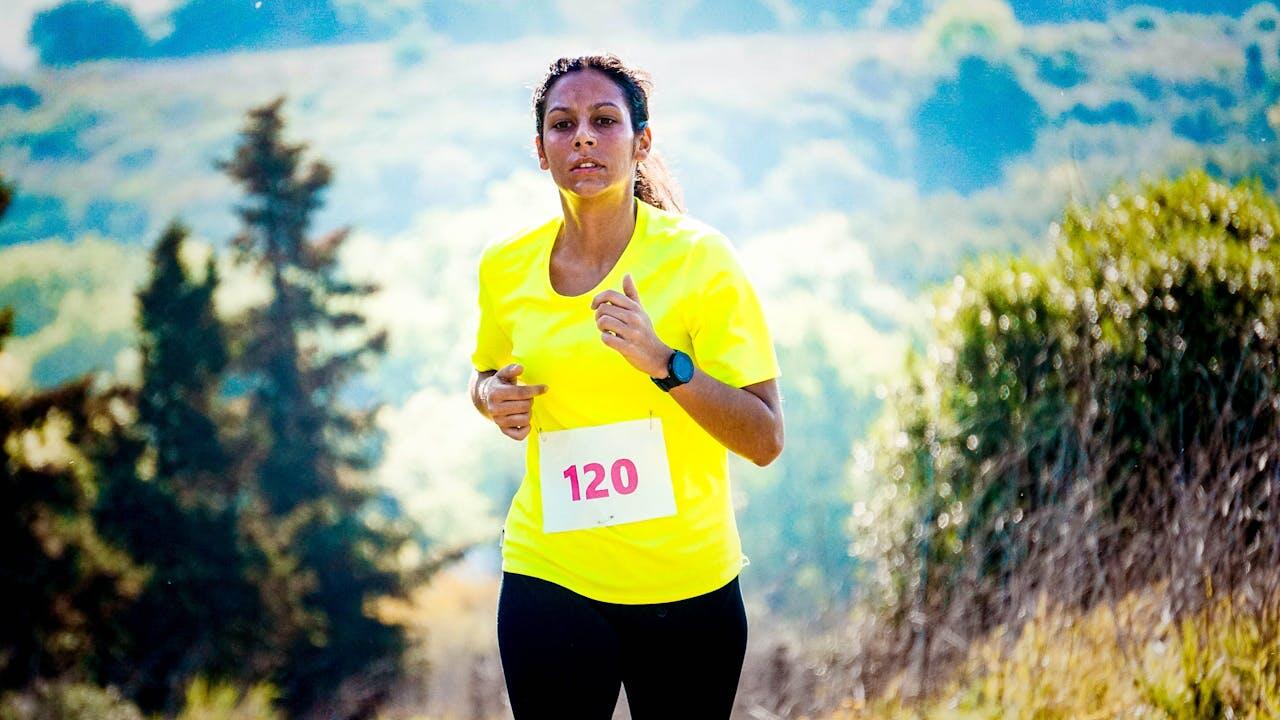 jeune femme en competition running