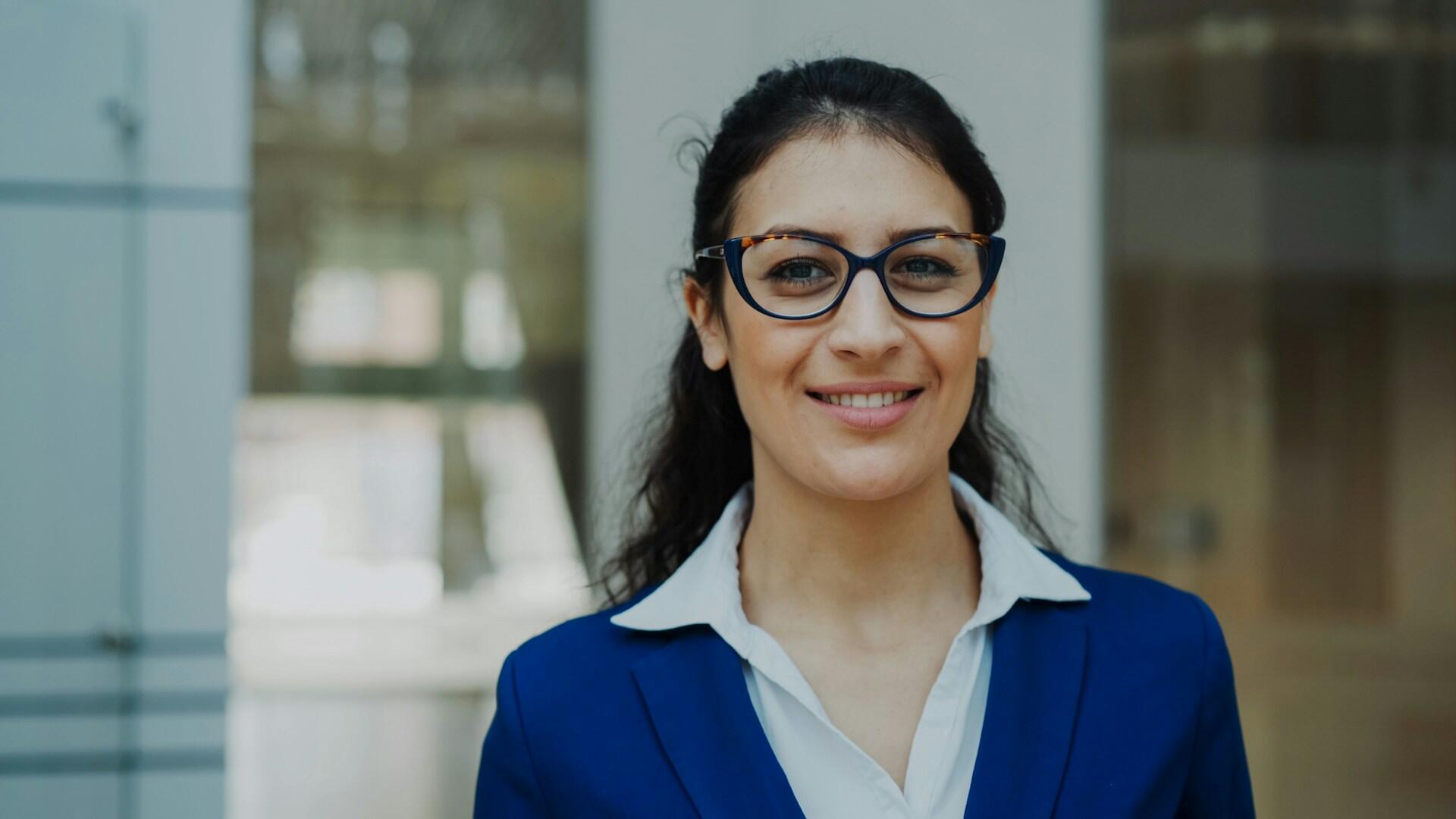Un portrait d'une professeure.