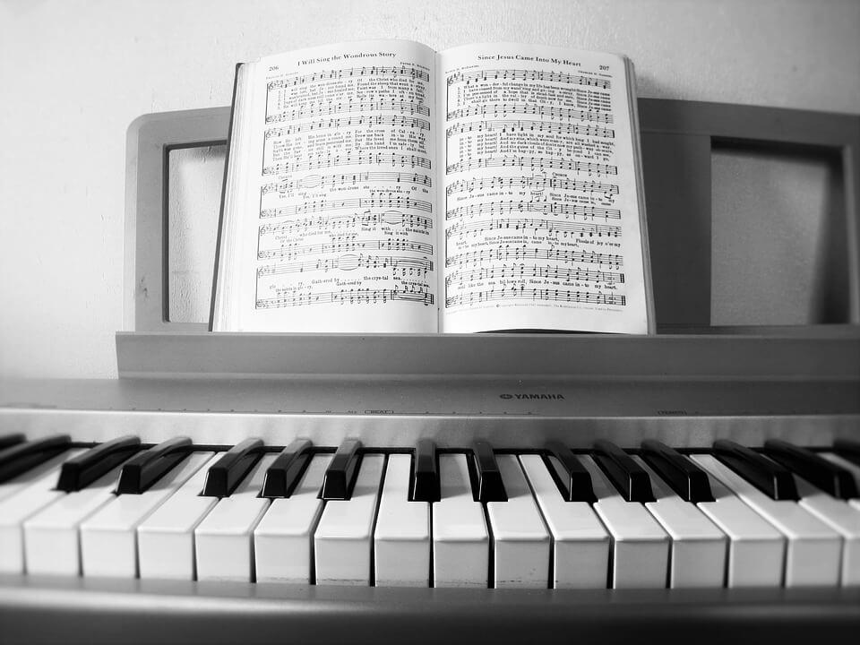 Soportes distintos para tus clases de piano.