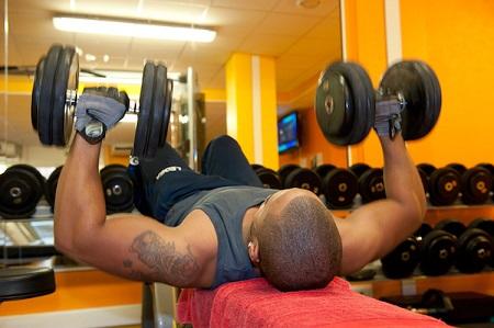 ejercicios de hombros sin lesionarte