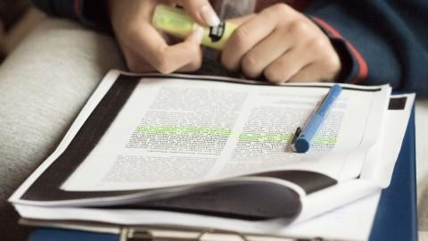 Vigila que tu hijo se organice adecuadamente.