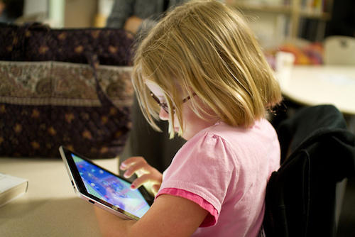 Los niños pueden aprender gracias a sus tabletas.