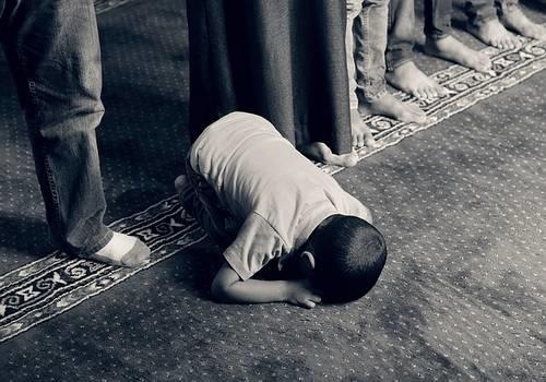 La oración es fundamental en el islam.