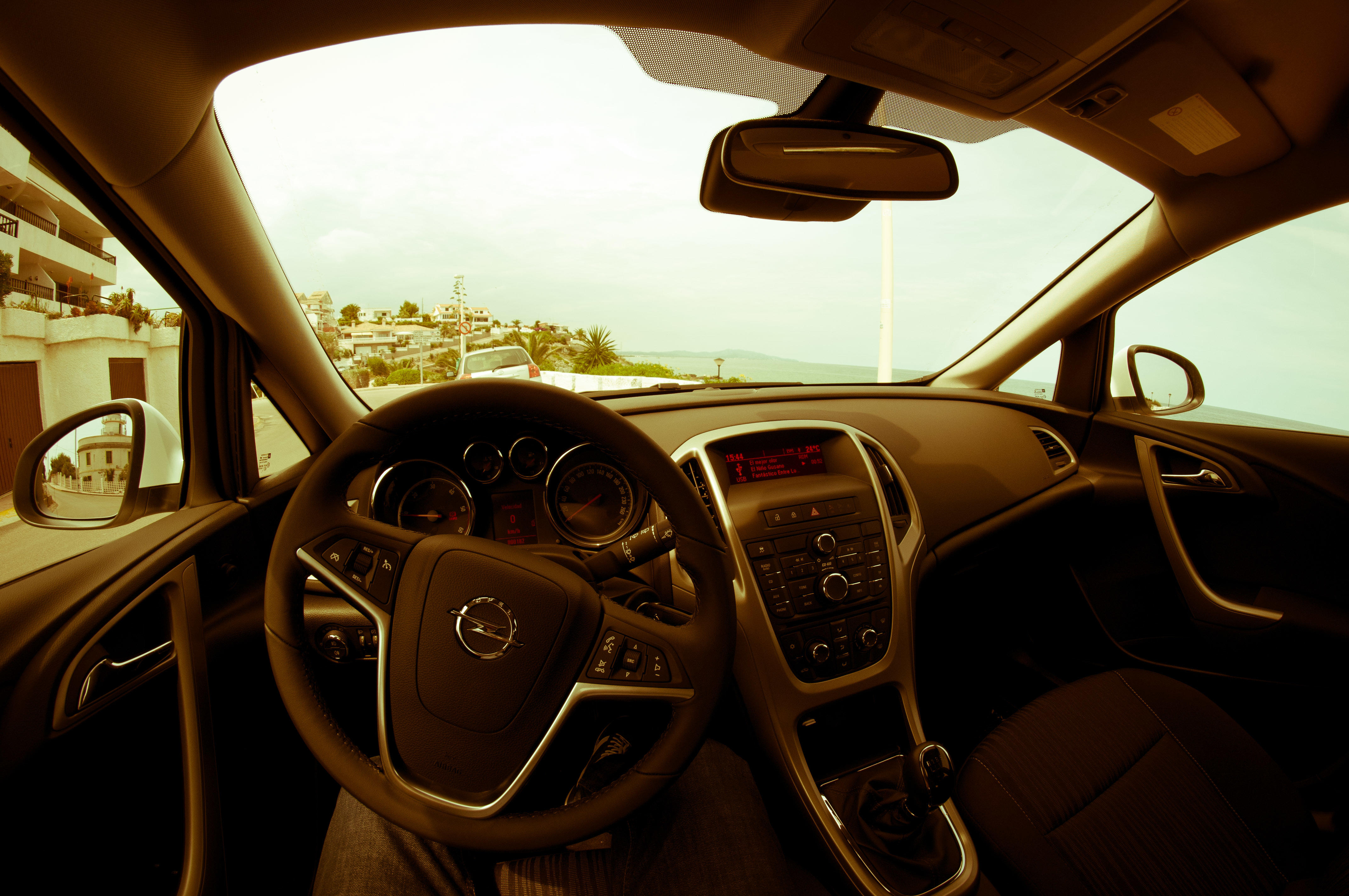 el coche un medio de transporte bastante caro