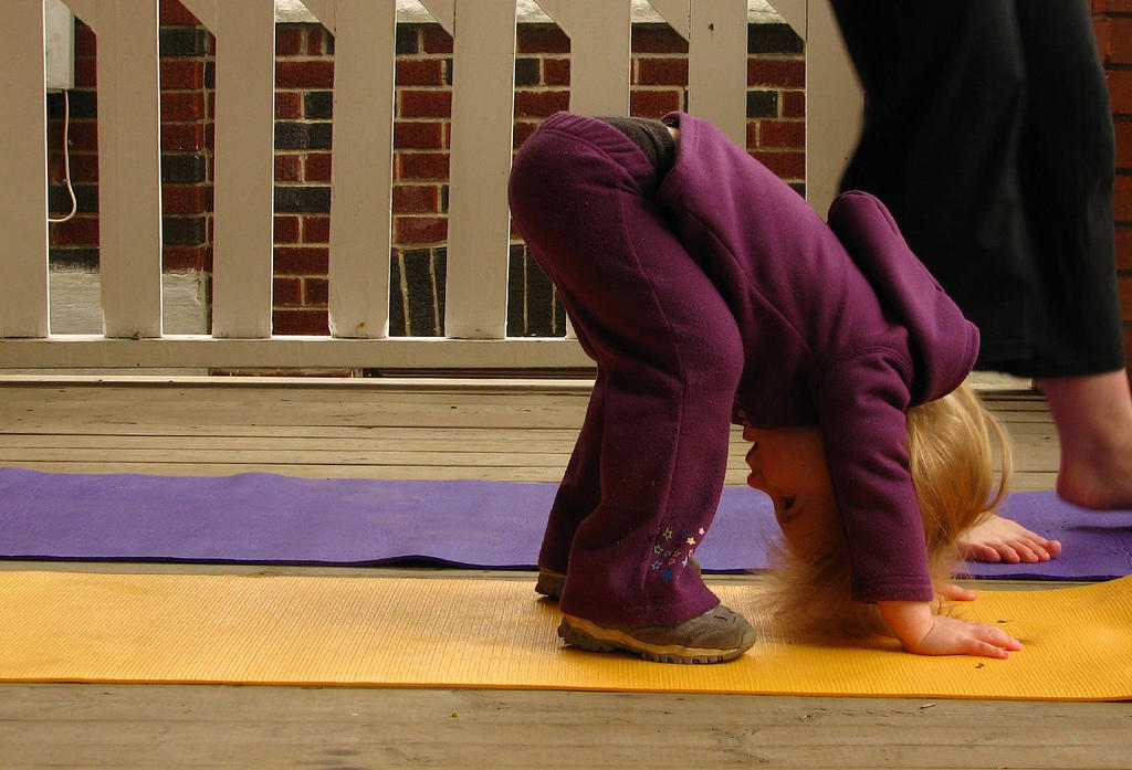 Clases de yoga para niños y bebés.