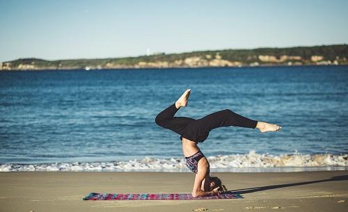 Practica el yoga asiduamente y verás resultados