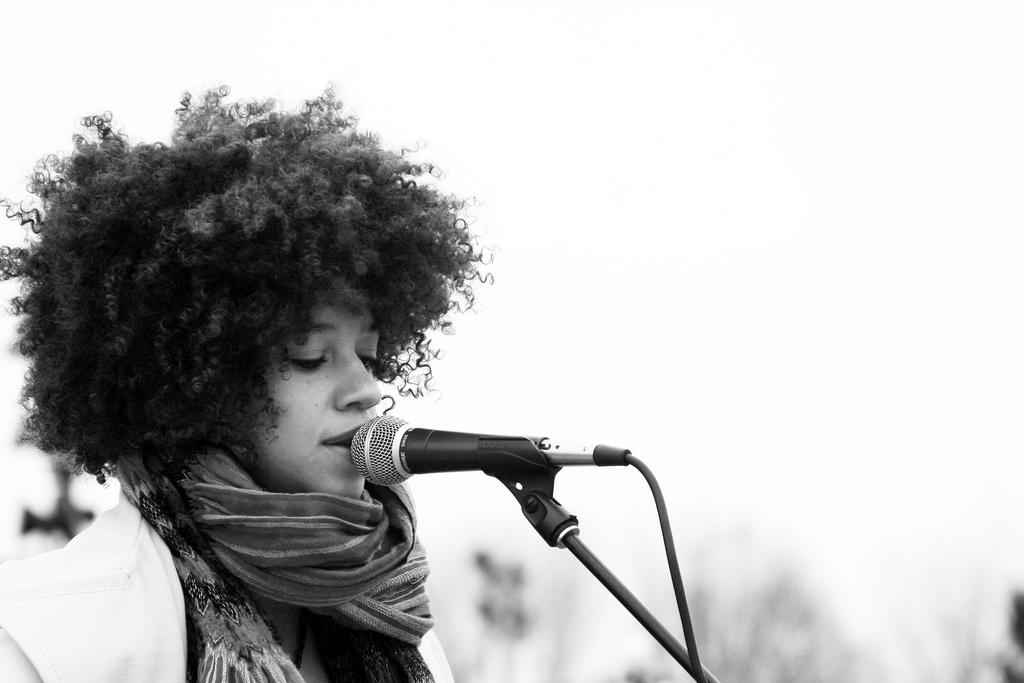 Canta tus canciones favoritas.