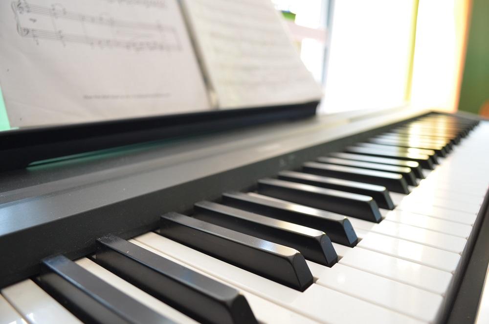 Aprender piano de manera autodidacta