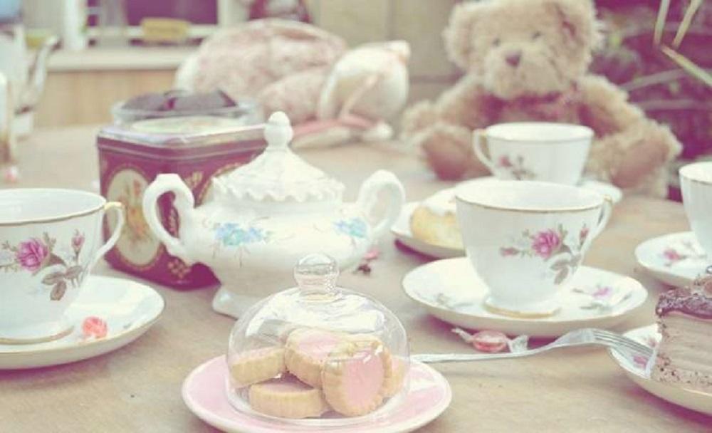 Ser cortés en inglés