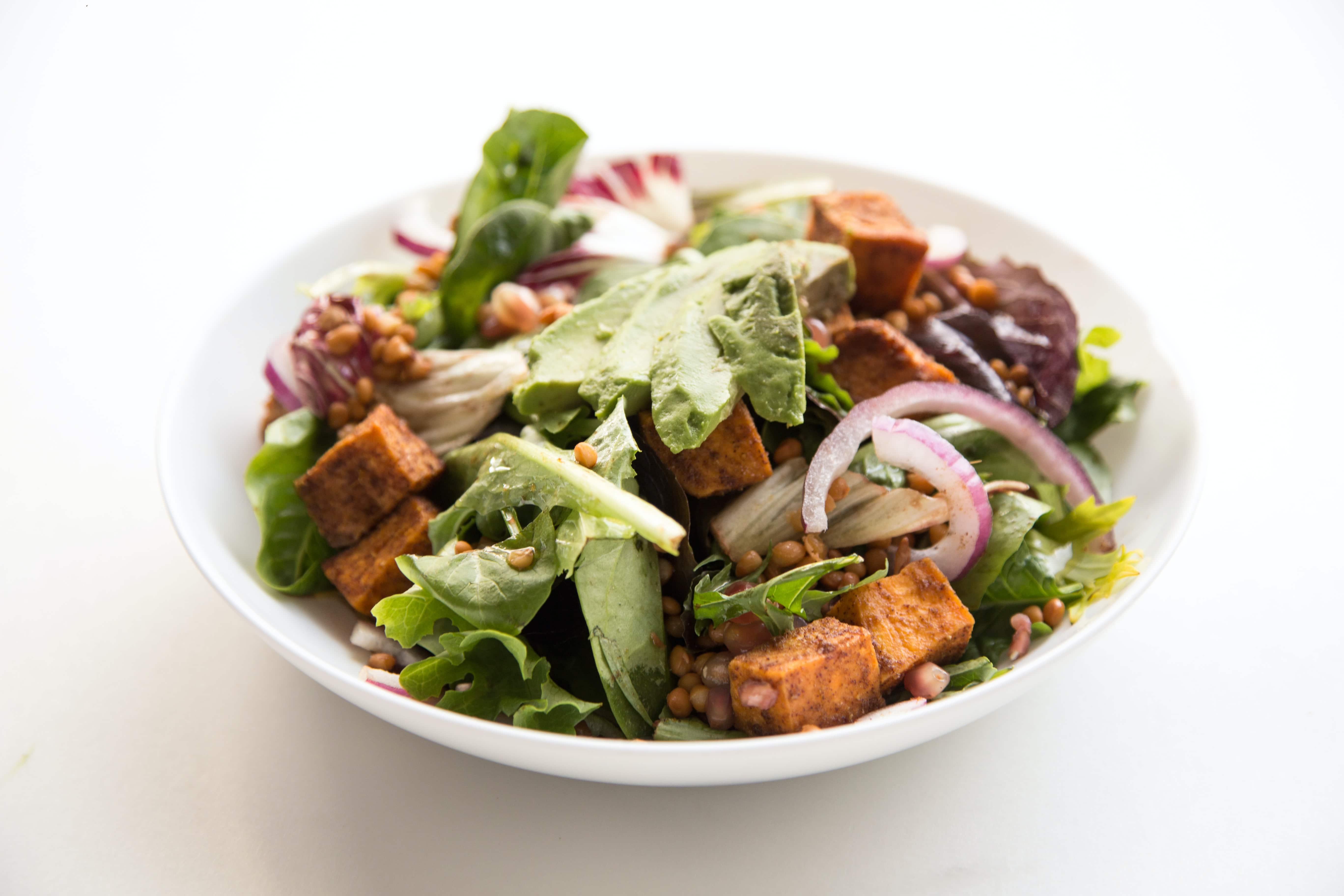 Plato con ensalada