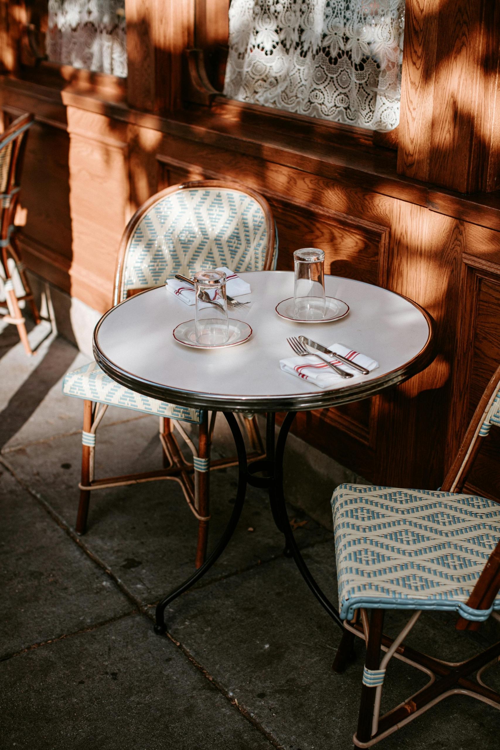 Cumple tu sueño de sentarte en un café francés y ordenar en su idioma