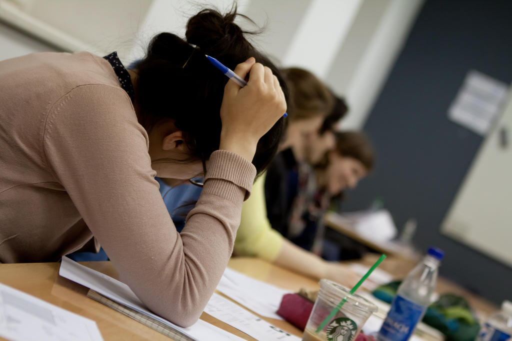 Estudiantes en la sala de clases