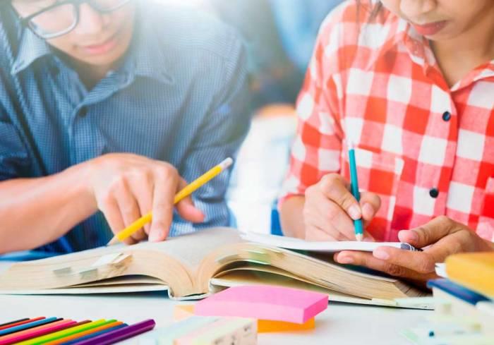 Los profesores particulares de matemáticas trabajan duro para mantener a sus alumnos