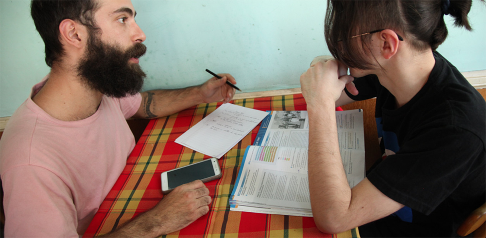 Profesor y estudiante en clases particulares