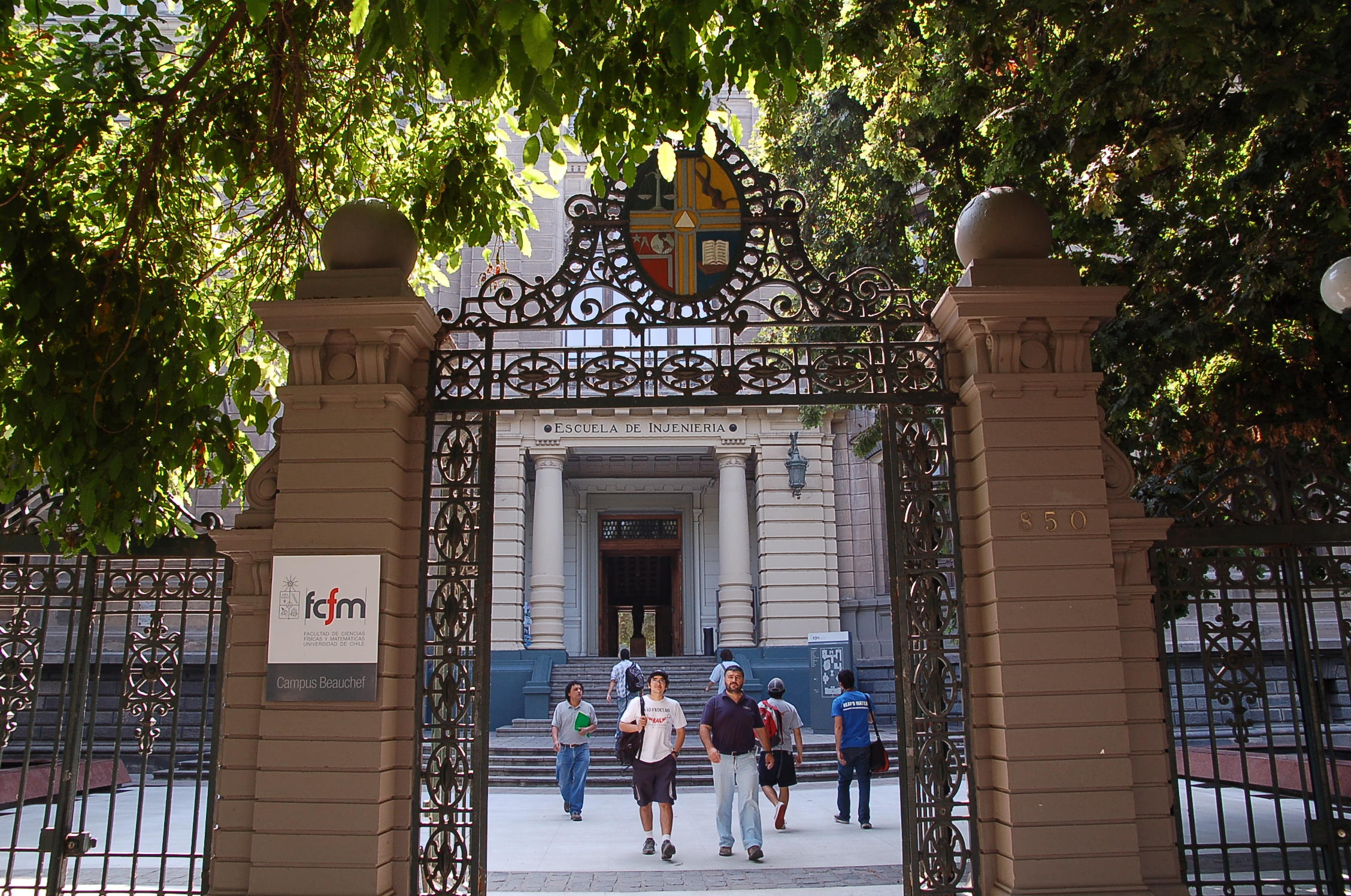 Frontis de Facultad Universidad de Chile