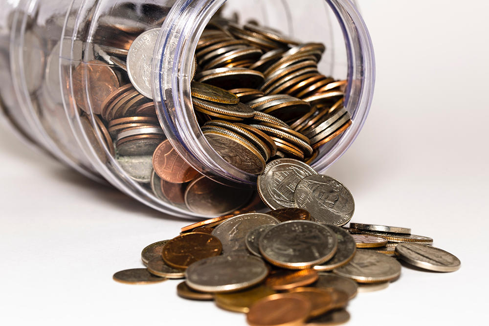 Jarro y monedas