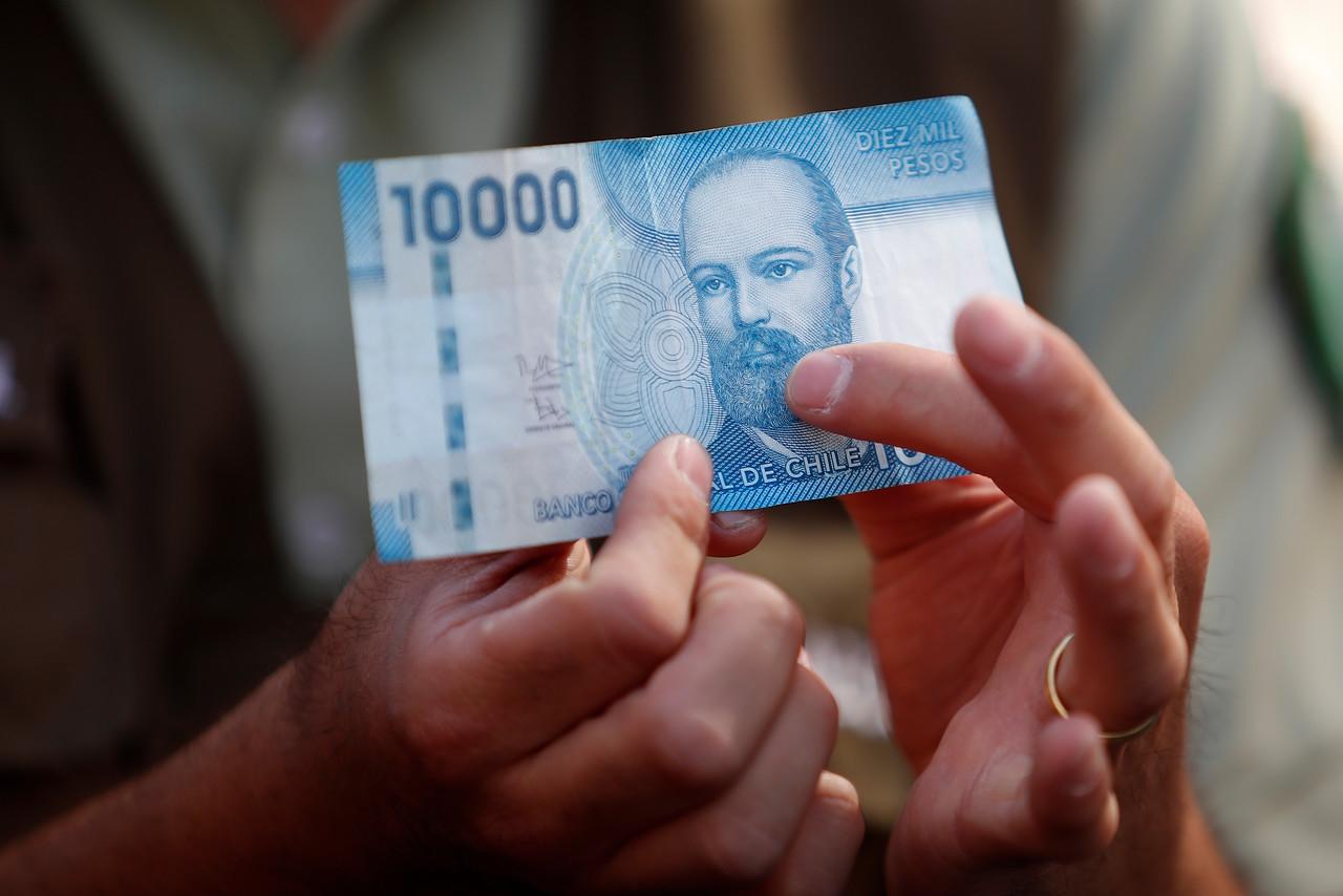 10 mil pesos chilenos