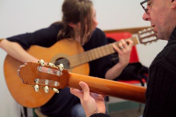 Clases de guitarra acústica
