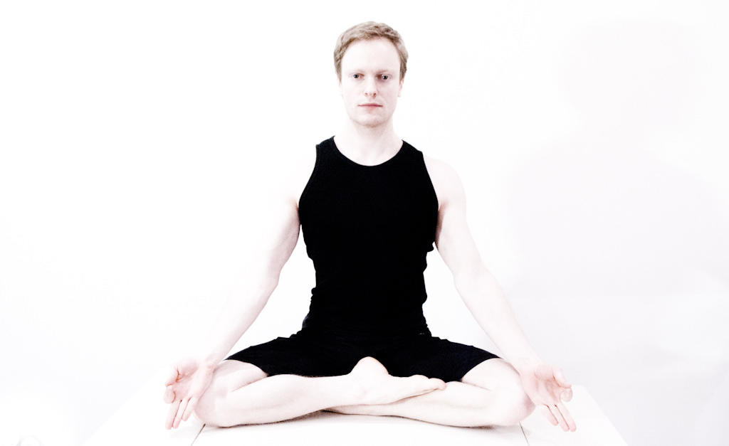 Conoce las claves para escoger al mejor instructor de yoga para ti