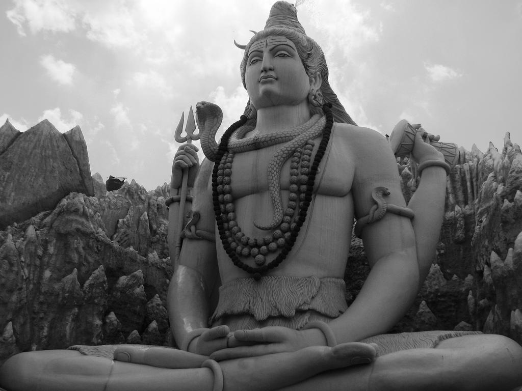 Shiva es una deidad del hinduísmo y tiene un fuerte vínculo con el yoga