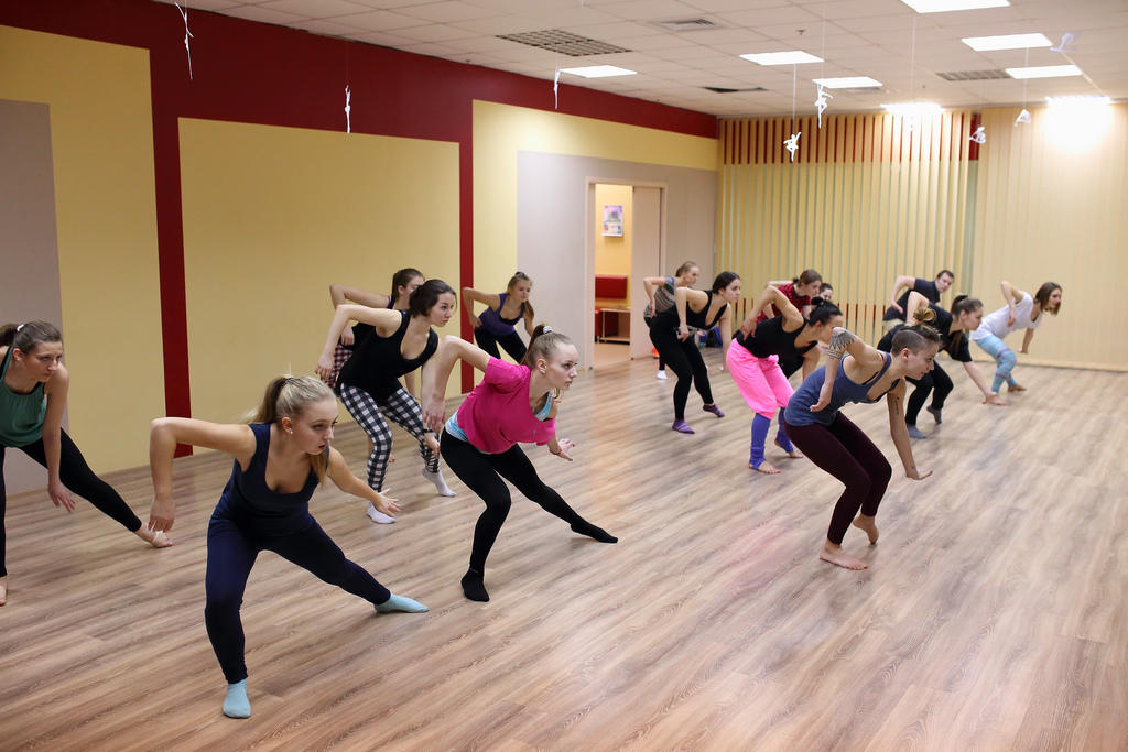 Todos los estilos y rangos de precio, estas son las mejores alternativas para aprender a bailar