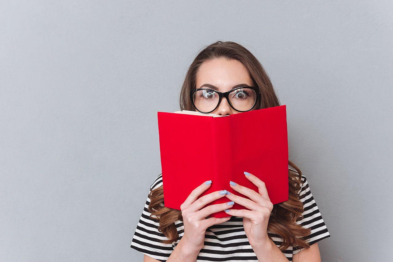 Mujer con cuaderno