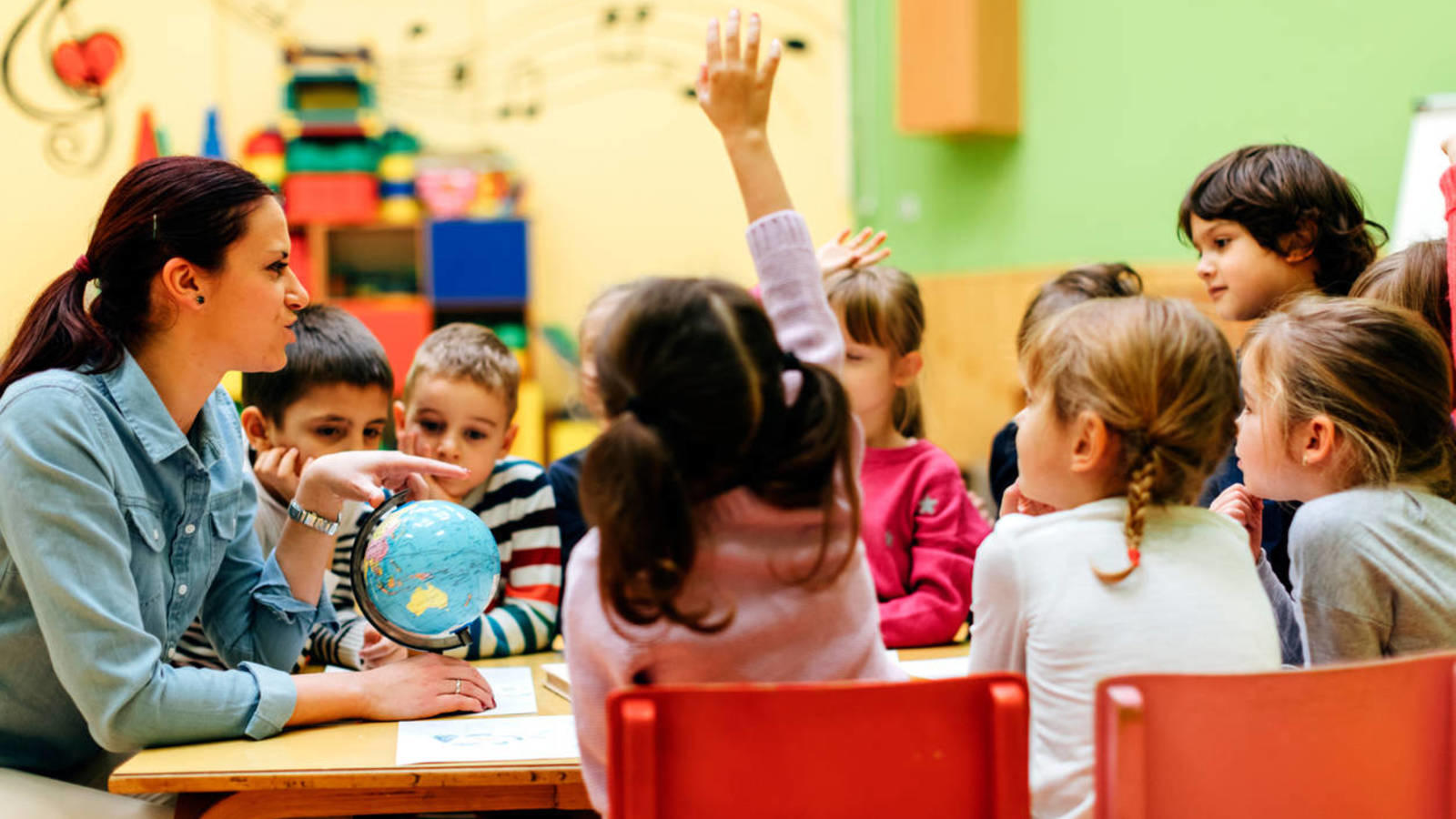 Los sueldos de un profesor dependen también de los niveles donde hagan clases. 