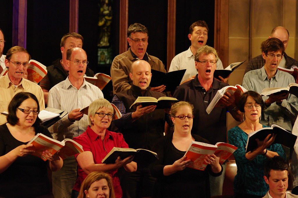 Los coros interpretan piezas musicales utilizando solamente la voz