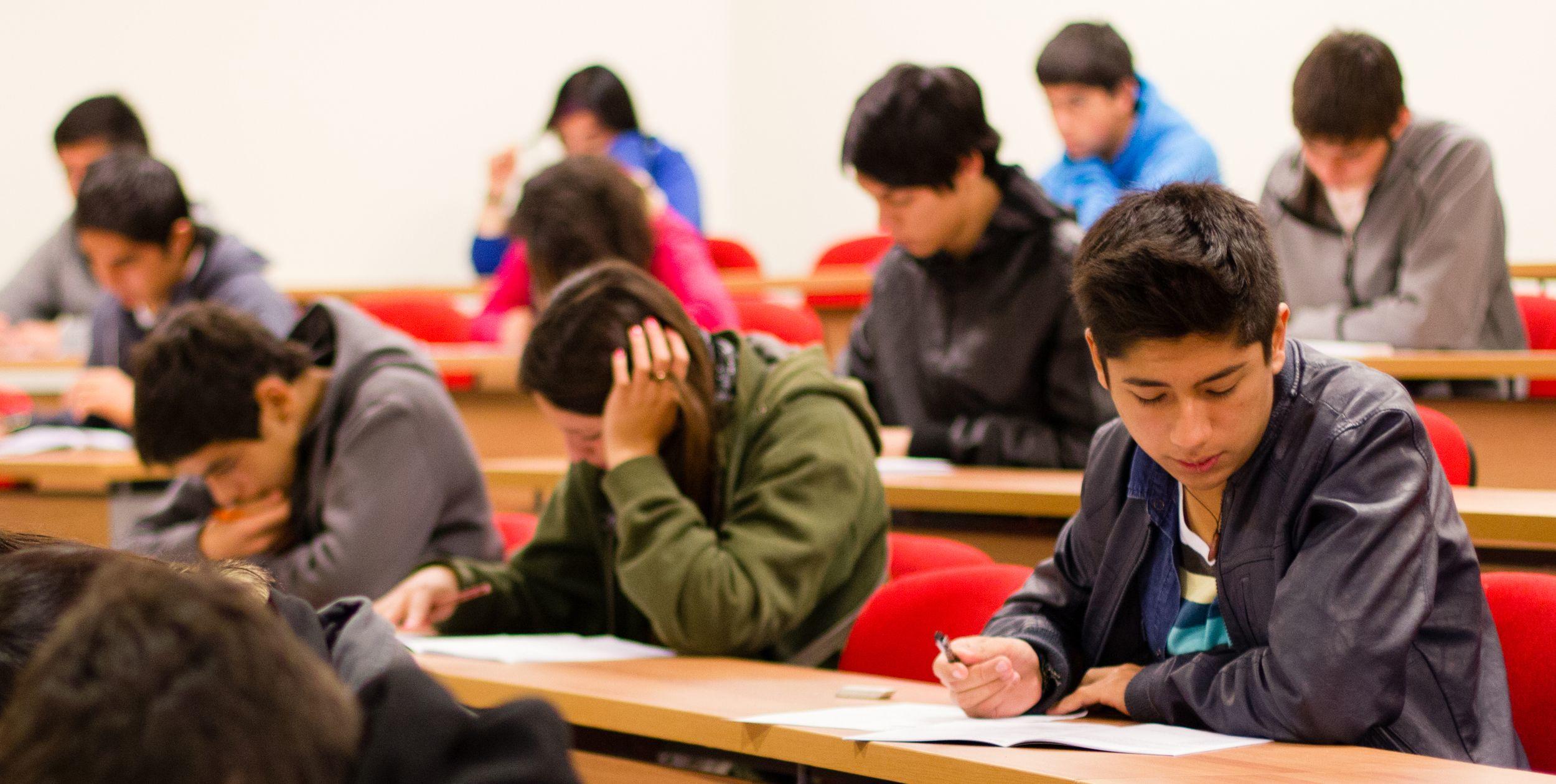 Estudiantes en sala de clases