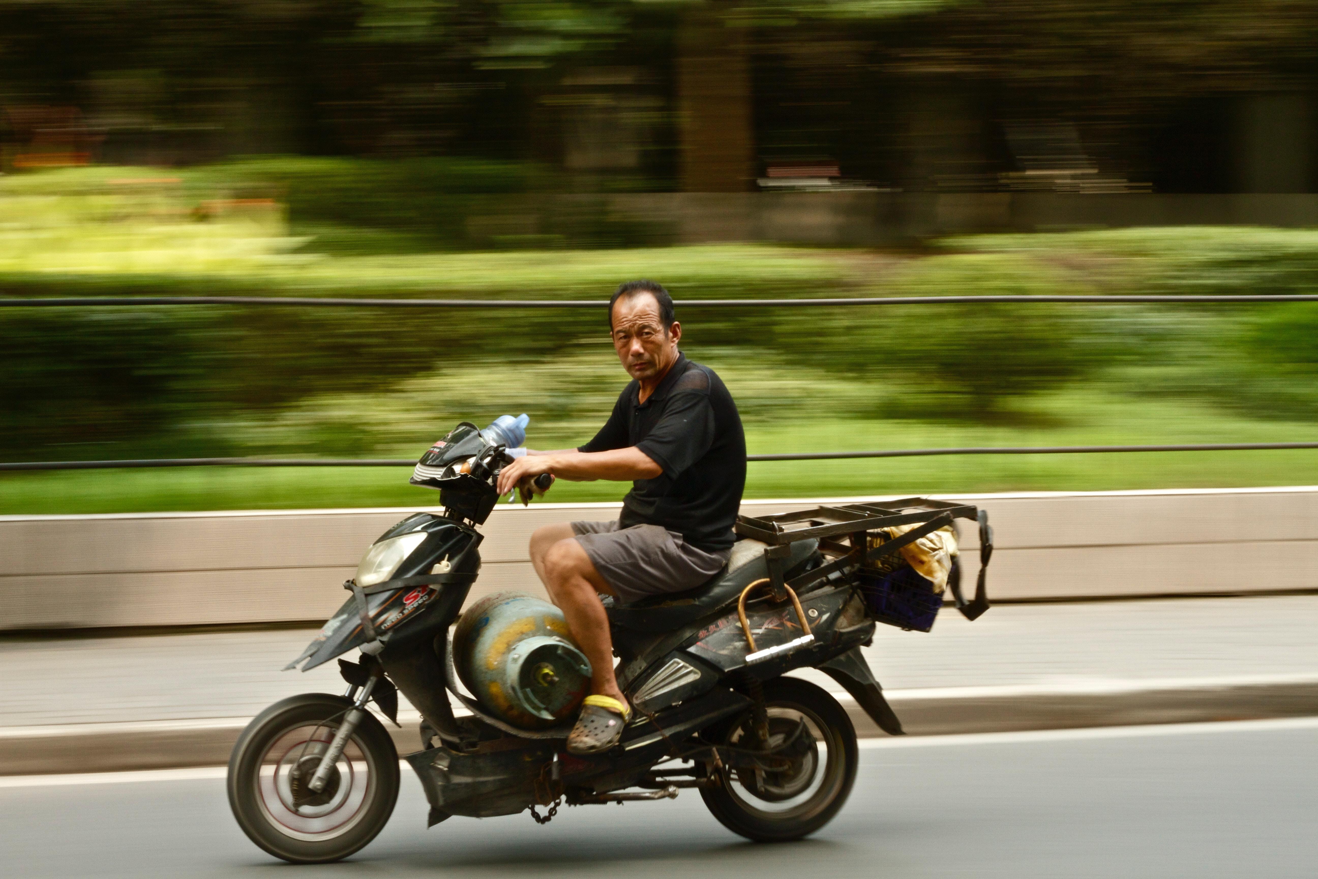 Hombre en moto