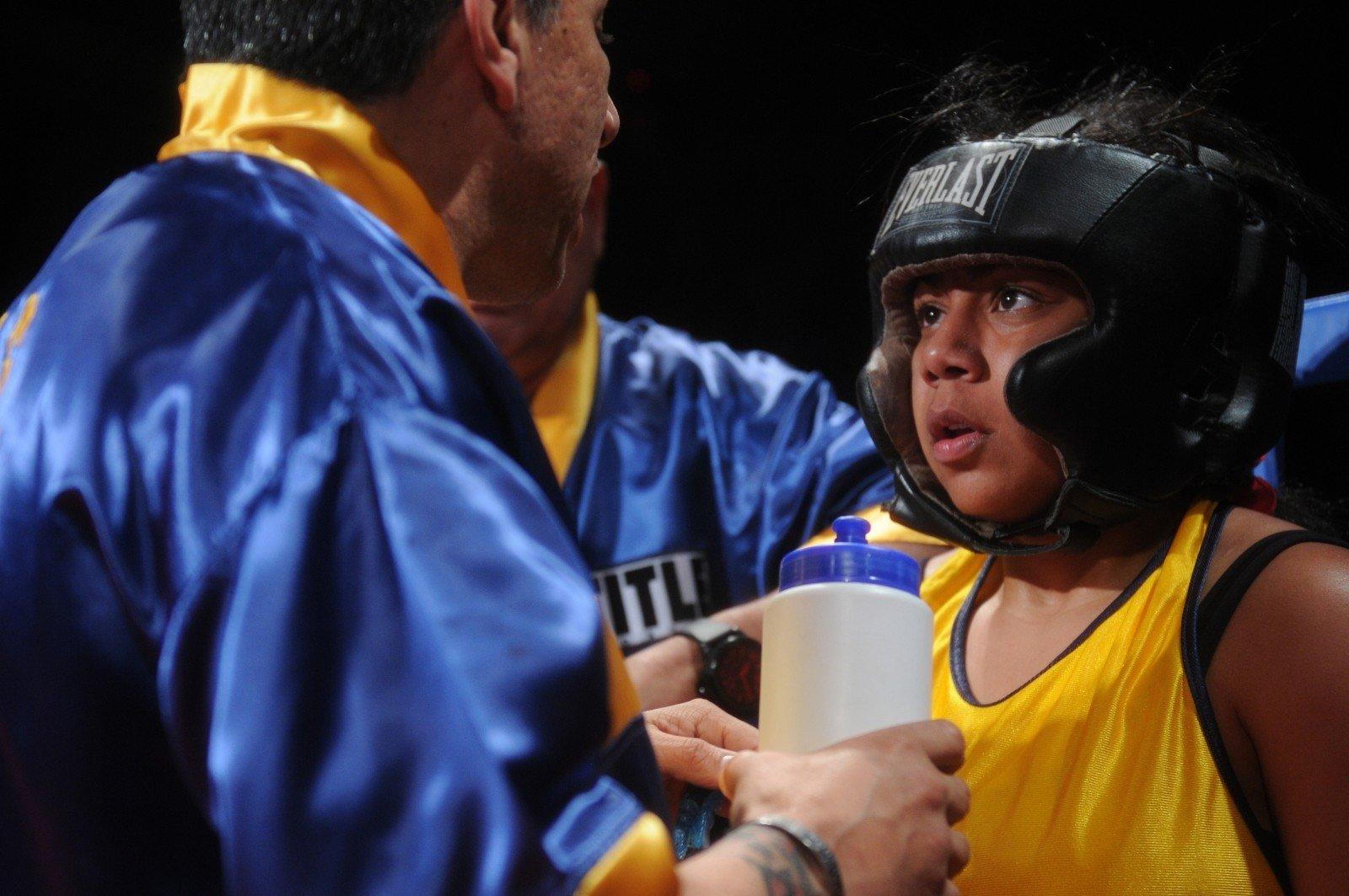 Los boxeadores de todas las edades deben utilizar el cabezal en entrenamientos y peleas