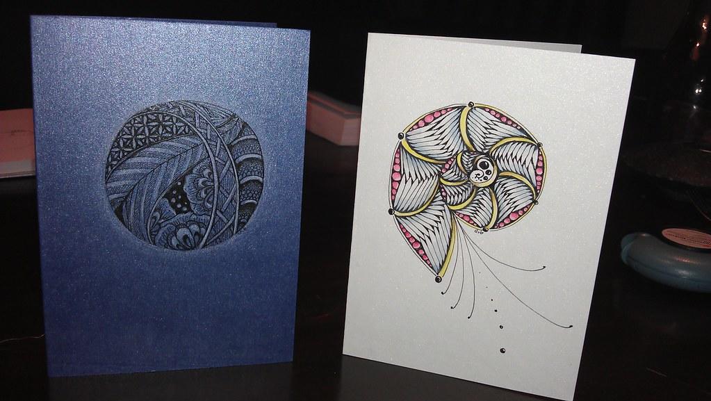 Dos tarjetas con dibujos a lápiz