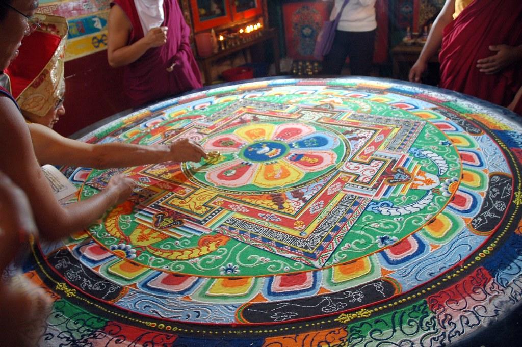 Pintura de mandala en gran tamaño