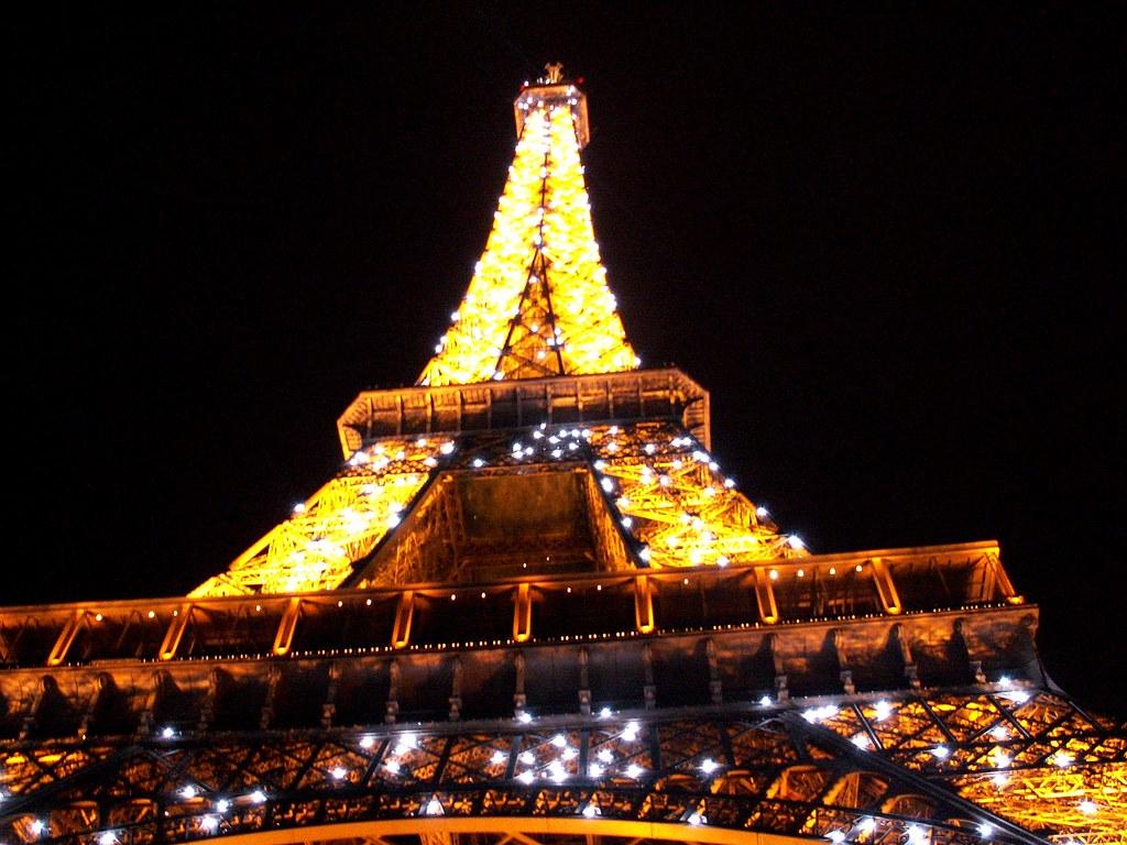 Torre Eiffel vista desde abajo