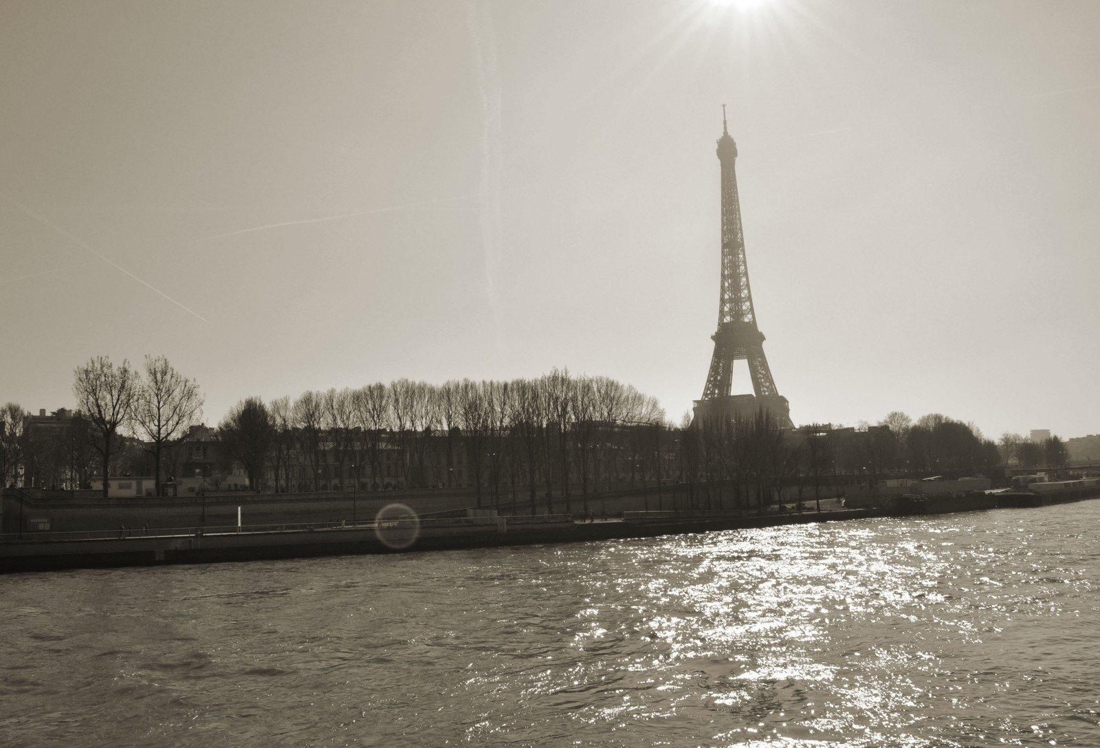 Torre Eiffel en blanco y negro