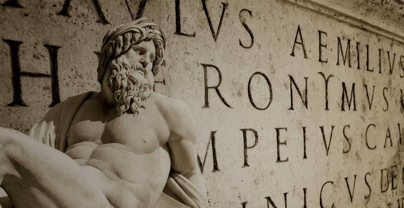 Letras y estatua latinas