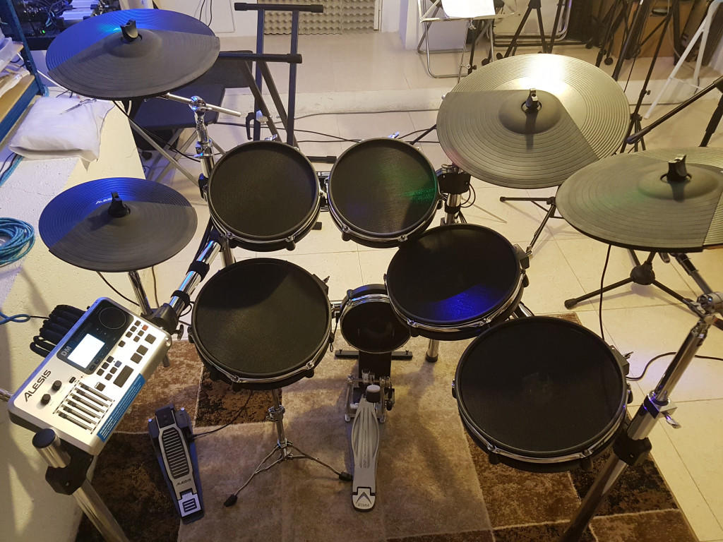 Set de batería electrónica en estudio