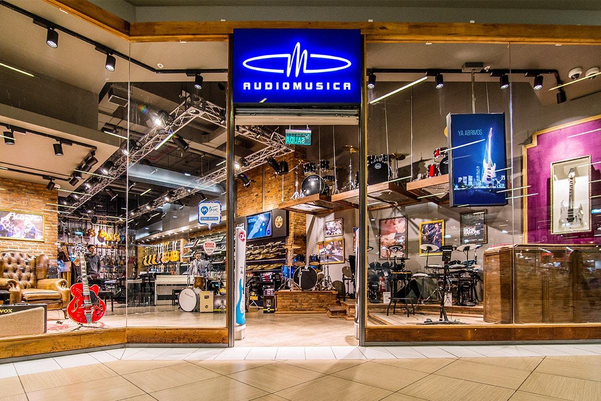 Entrada tienda Audiomusica, sucursal costanera