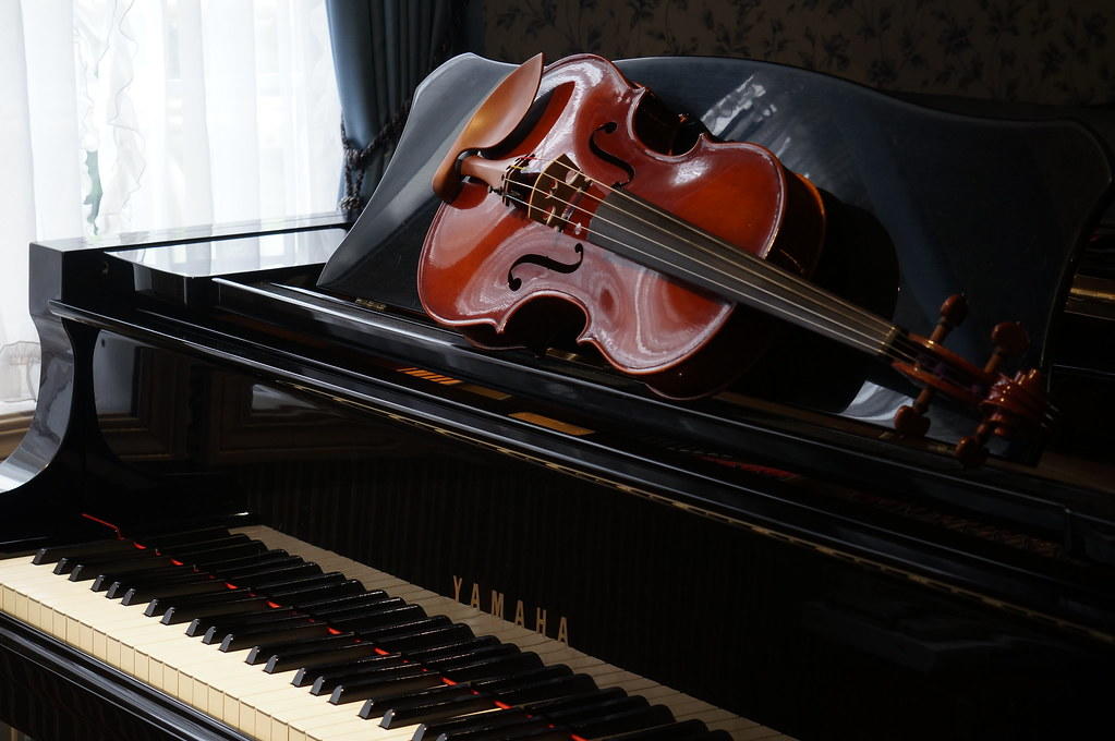 Violín sobre piano