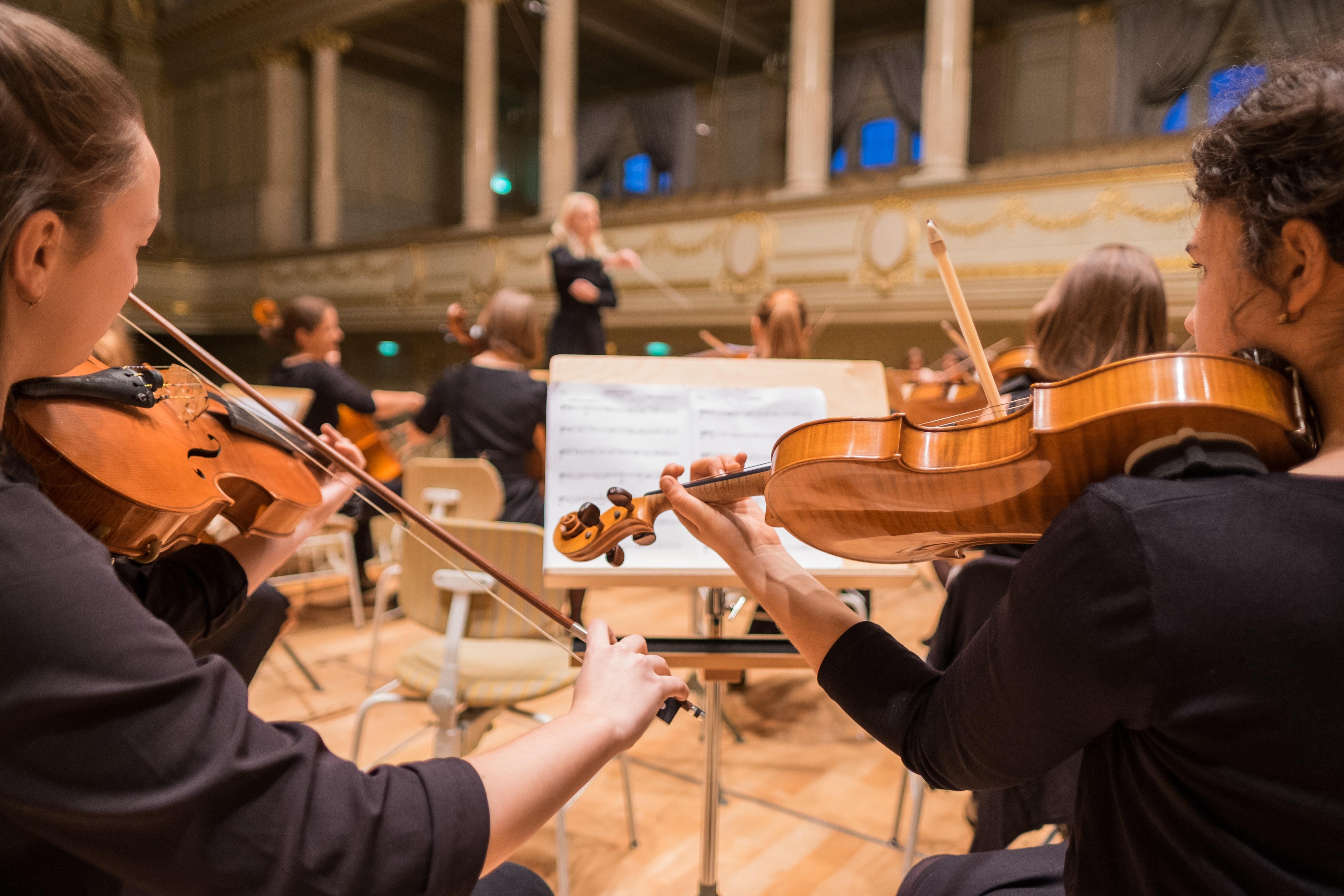 Ensayando violín