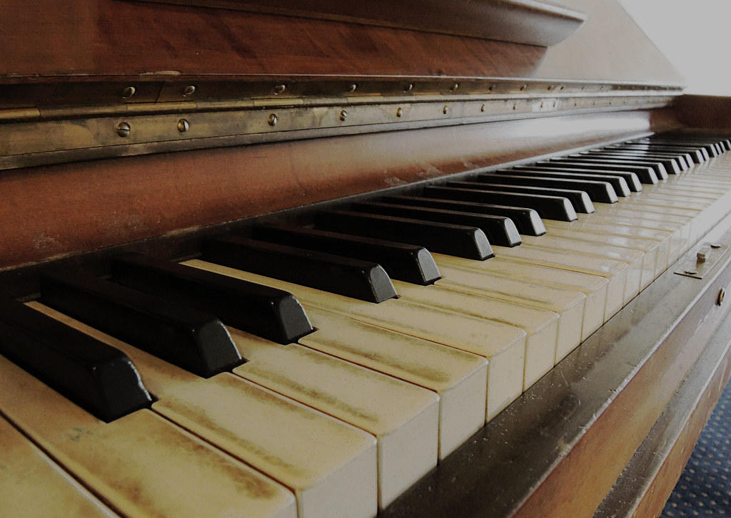 Piano acústico