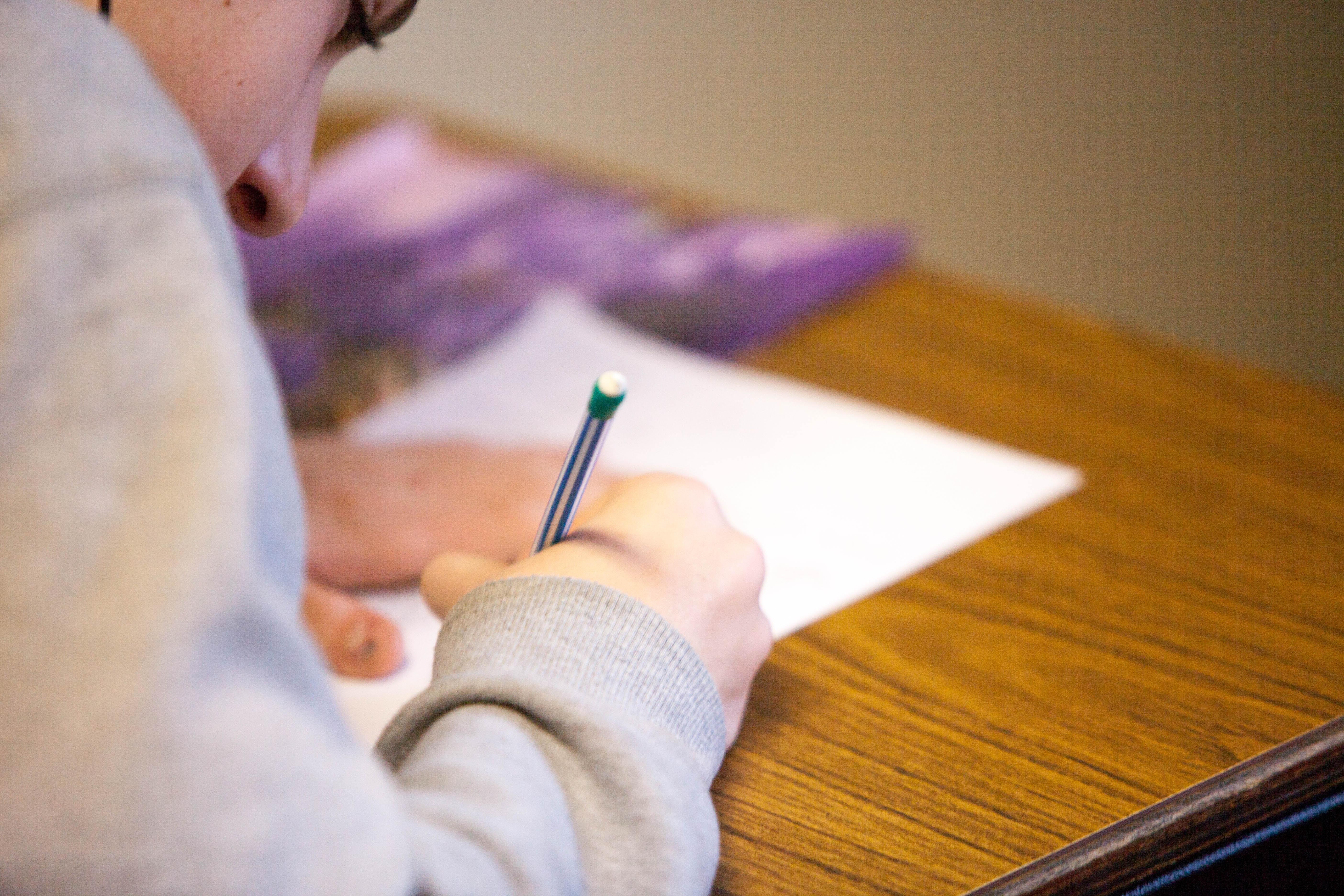 Estudiante realiza evaluación