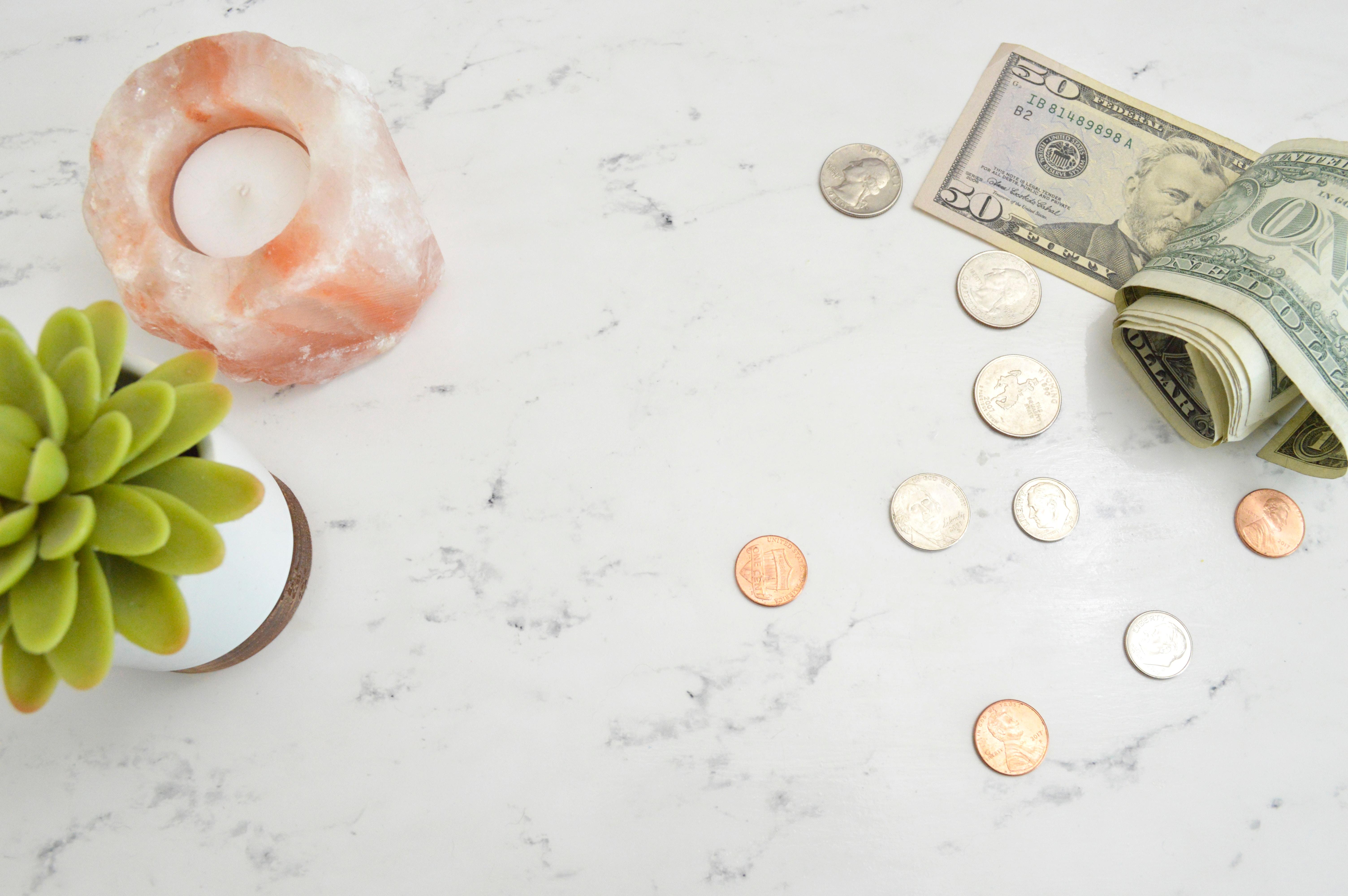 Dinero en la mesa