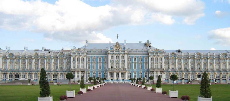 Frontis Palacio de Pushkin