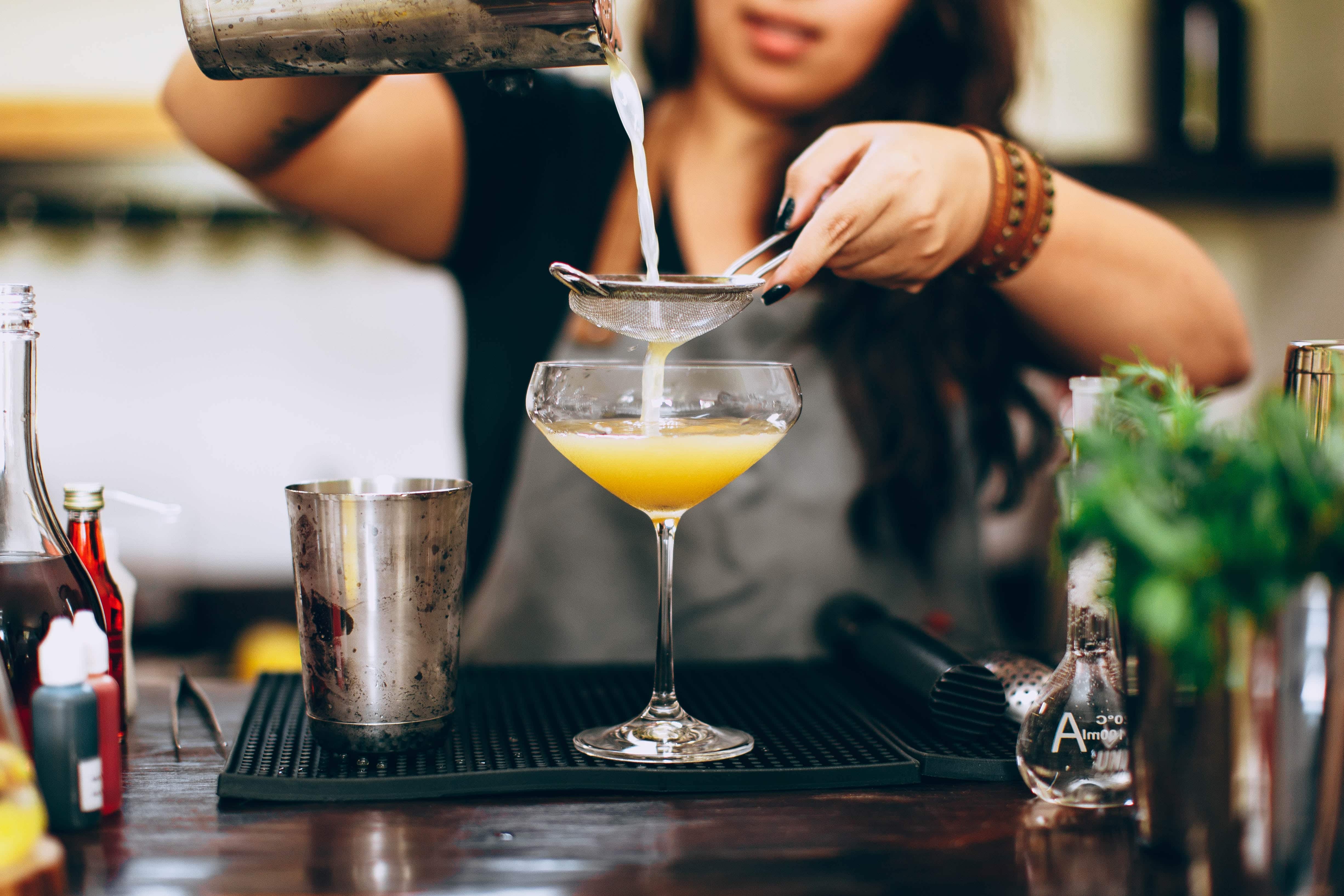 Bartender trabajando