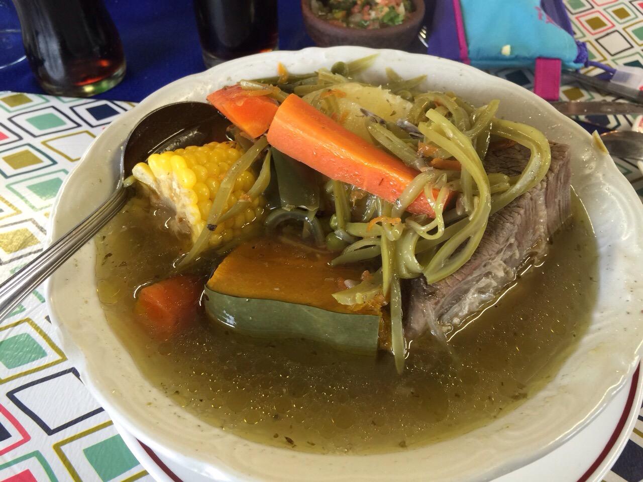 Cazuela de vacuno en plato