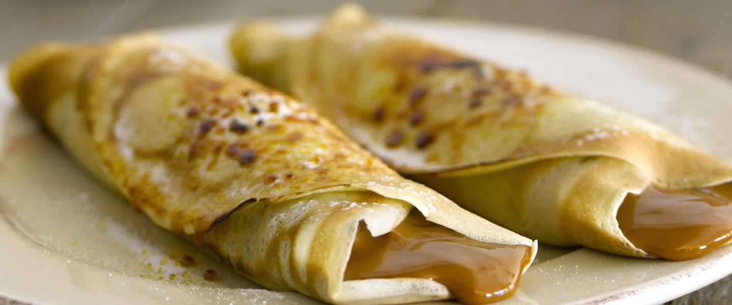 Panqueques rellenos con manjar