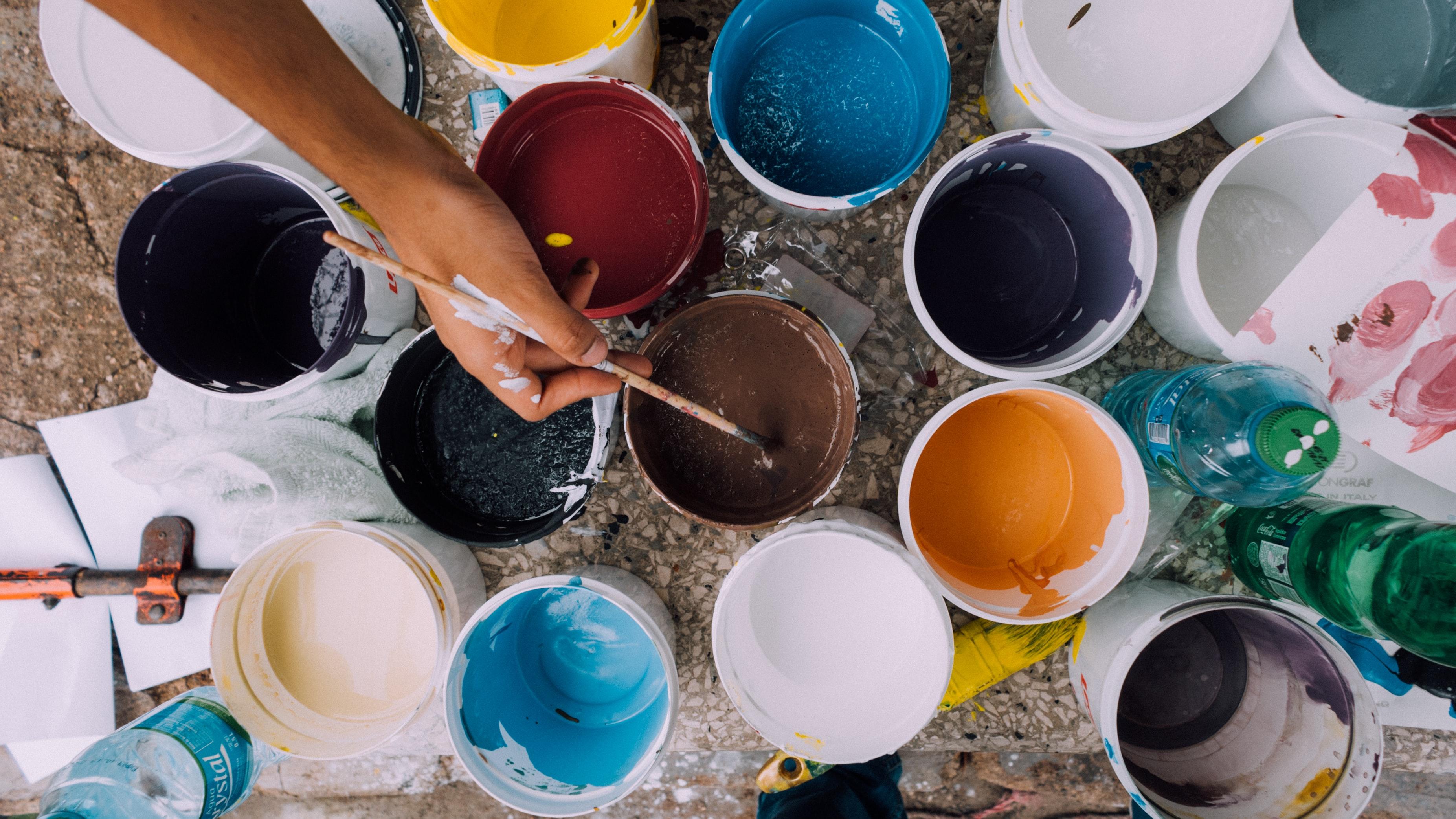 Pinturas en tarros