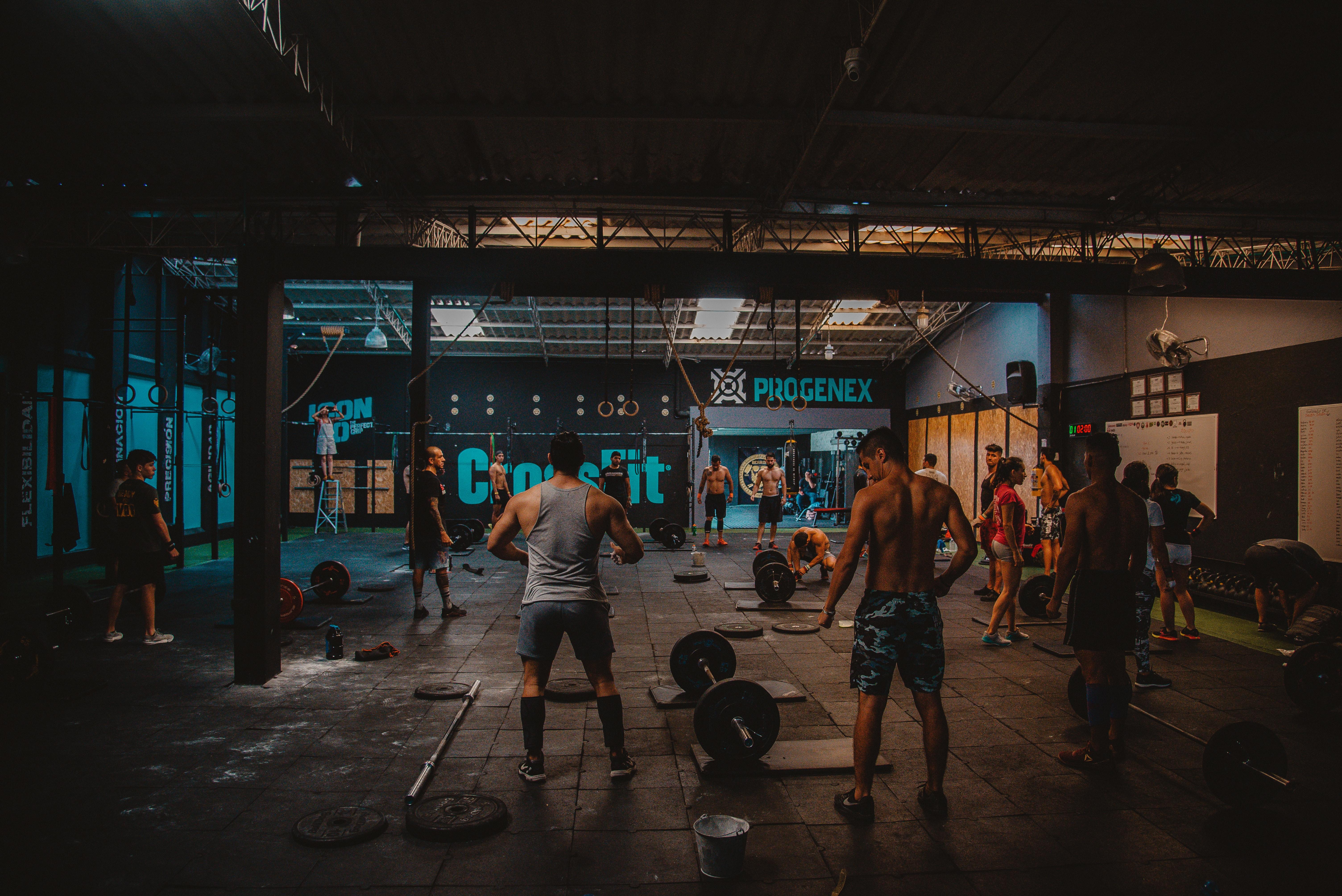 Personas en el gimnasio